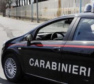 Guida senza patente l’auto senza assicurazione ma lo fermano i Carabinieri