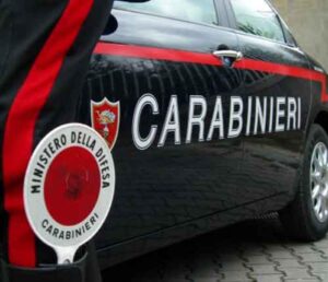 In auto con sette dosi di marijuana: 19enne denunciato per spaccio