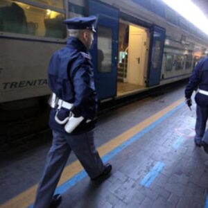 Arquata Scrivia: si getta sotto il treno merci, chiusi due binari