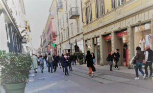 Corso Roma: il sabato in centro c’è ancora il ‘popolo delle vasche’?
