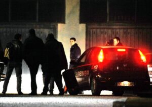 Si introducono nella piscina comunale per fare il bagno di notte: denunciati