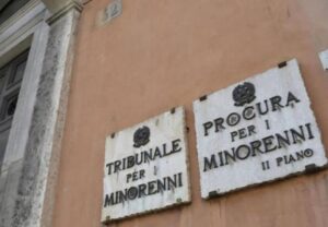 Tentò di uccidere: fugge dalla comunità ma il padre ce lo riporta