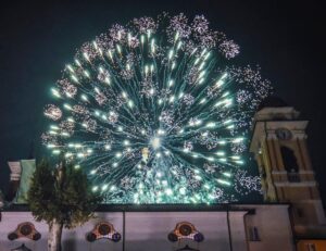 Fuochi, processione e musica per San Bernardo e il Major