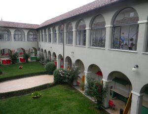 Biblioteca, con l’estate tornano gli appuntamenti nel chiostro