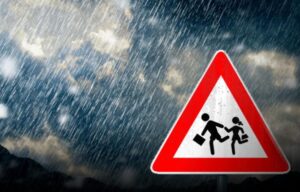 Allerta arancione per piogge: l’elenco delle scuole chiuse