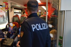 In treno con il coltello. Trentenne denunciato