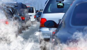 Troppo smog, scattano le limitazioni per auto e riscaldamento