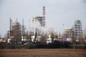Polo chimico, produzioni pericolose e ambiente:  c’è una mozione