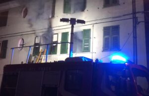 Fiamme nel salone della Curia