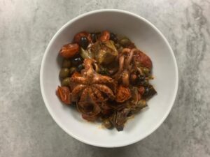 Gustosi ed eleganti: ecco i moscardini e carciofi
