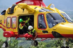 Cade nel burrone con l’auto, ritrovato morto