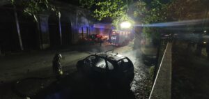 Incendio alla Cavallerizza, auto va a fuoco