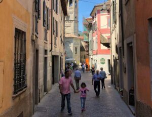 Via Mameli, primo giorno di stop al traffico
