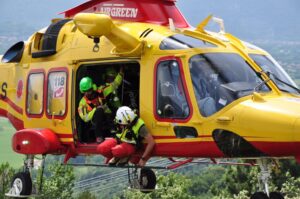 Giovane ciclista soccorso con eliambulanza