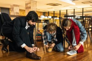 “Lacci”: i silenzi e le parole dei legami di famiglia