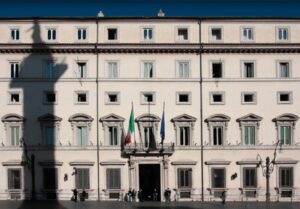 Firmato il nuovo Dpcm. In vigore da venerdì. Stasera parla Conte
