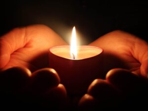 Addio alla maestra Edy. “Ora sei lassù con tuo figlio”