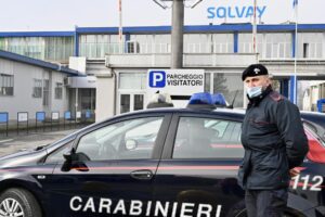 Blitz di Carabinieri e Procura in Solvay: gli ambientalisti, «ora stop all’inquinamento»