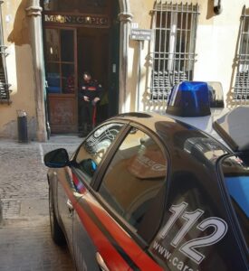 Novi Ligure: sindaco soccorre un 90enne rapinato davanti al Comune