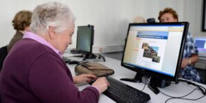 Pratiche online, il Comune potenzia i servizi di assistenza agli anziani