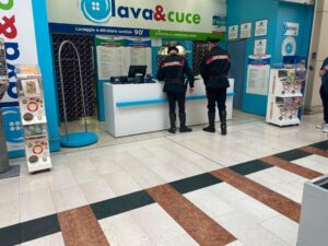 Operazione “lavo e cucio”:  serrande abbassate e sigilli a tre lavanderie della provincia