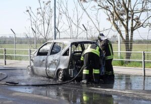 Novi Ligure: auto abbandonata e bruciata
