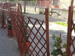 Non basta il Covid: ignoti danneggiano dehor di un ristorante