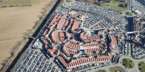 Outlet, cinque giorni di “black friday”: controlli straordinari sulle strade