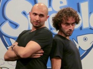 Da Zelig al Giacometti: “Room 44” e l’intreccio dei rapporti equivoci