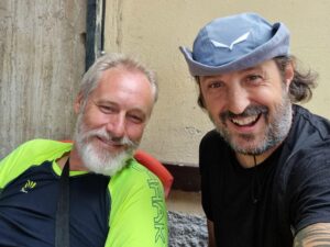 Sandro e Claudio, i due camminatori che sognano il giro del mondo