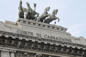 Basaluzzo, accoltellò il marito: condannata a 16 anni