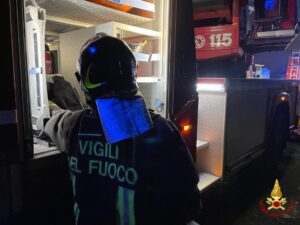 Pozzolo Formigaro: a fuoco il tetto di un deposito attrezzi