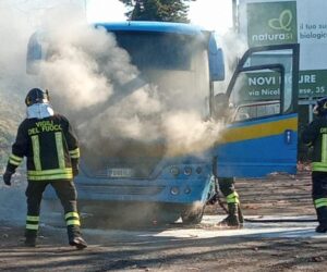 Novi Ligure: autobus in fiamme, scatta l’allarme