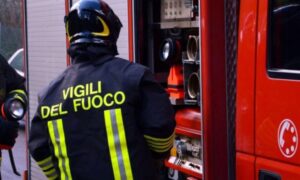 Tragedia nella notte: brucia il materasso, muore un uomo