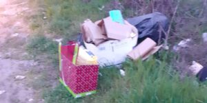 Abbandona rifiuti in via Castelgazzo: multa di 600 euro