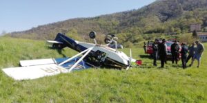 Aereo da turismo si schianta nel campo, illeso il pilota