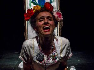 Laura Gualtieri diventa Frida sul palcoscenico del Giacometti