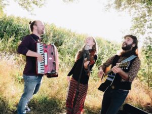 Winetellers: ballate, canti e violino protagonisti a teatro