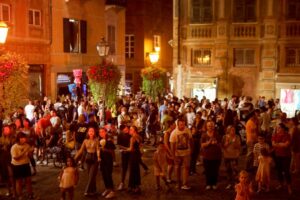 I Venerdì di luglio con lo show Bravissima, musica e buon cibo