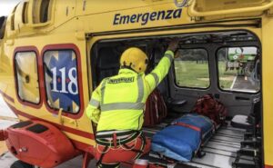 Motociclista e ciclista coinvolti in un incidente: un ferito grave