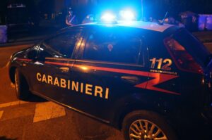 Precipita dalla finestra, caduta attutita dai fili per stendere