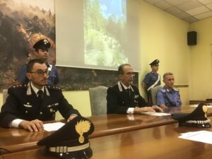 Piantagione di droga nelle colline di Coppi: arrestati due 22enni