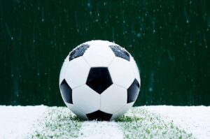 Campi innevati, quattro rinvii domani in provincia