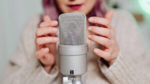 Rilassarsi di fronte a un video ASMR