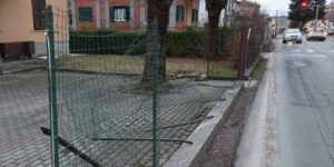 Vignole, auto piomba nel cortile: petizione contro l’alta velocità