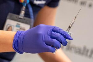 Vaccini: domani via alle quarte dosi per over 80 e ospiti delle Rsa
