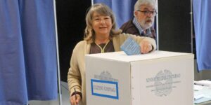 Il ministro Bernini con Porta per l’ultimo comizio della campagna