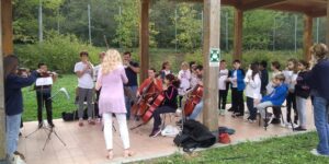 Contro la violenza, musica e parole con i ragazzi delle scuole