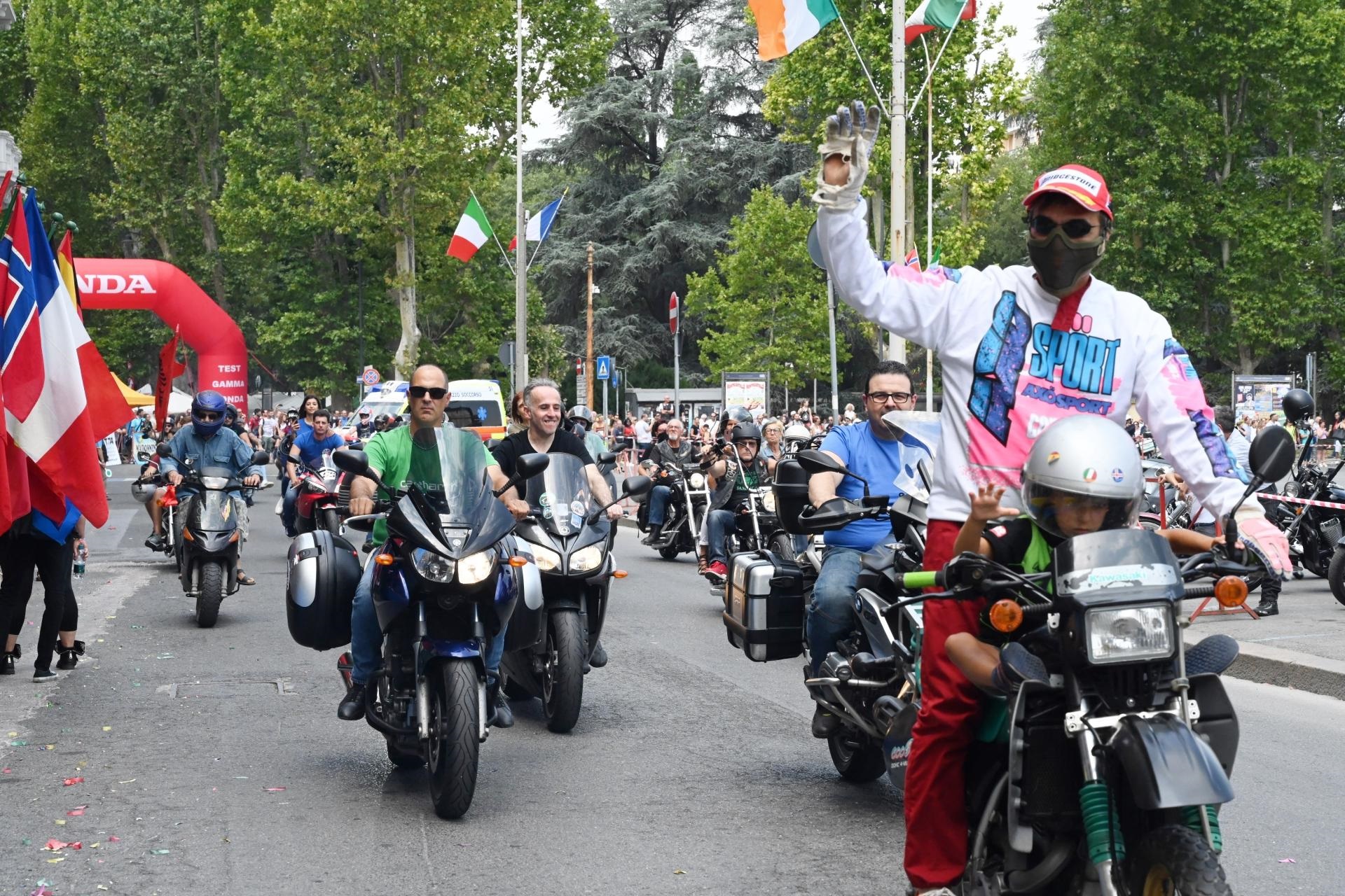 Il motociclista che aiuta il Piccolo Cottolengo di Tortona