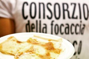 Novi, Venerdì di luglio al via con la mitica focaccia di Recco
